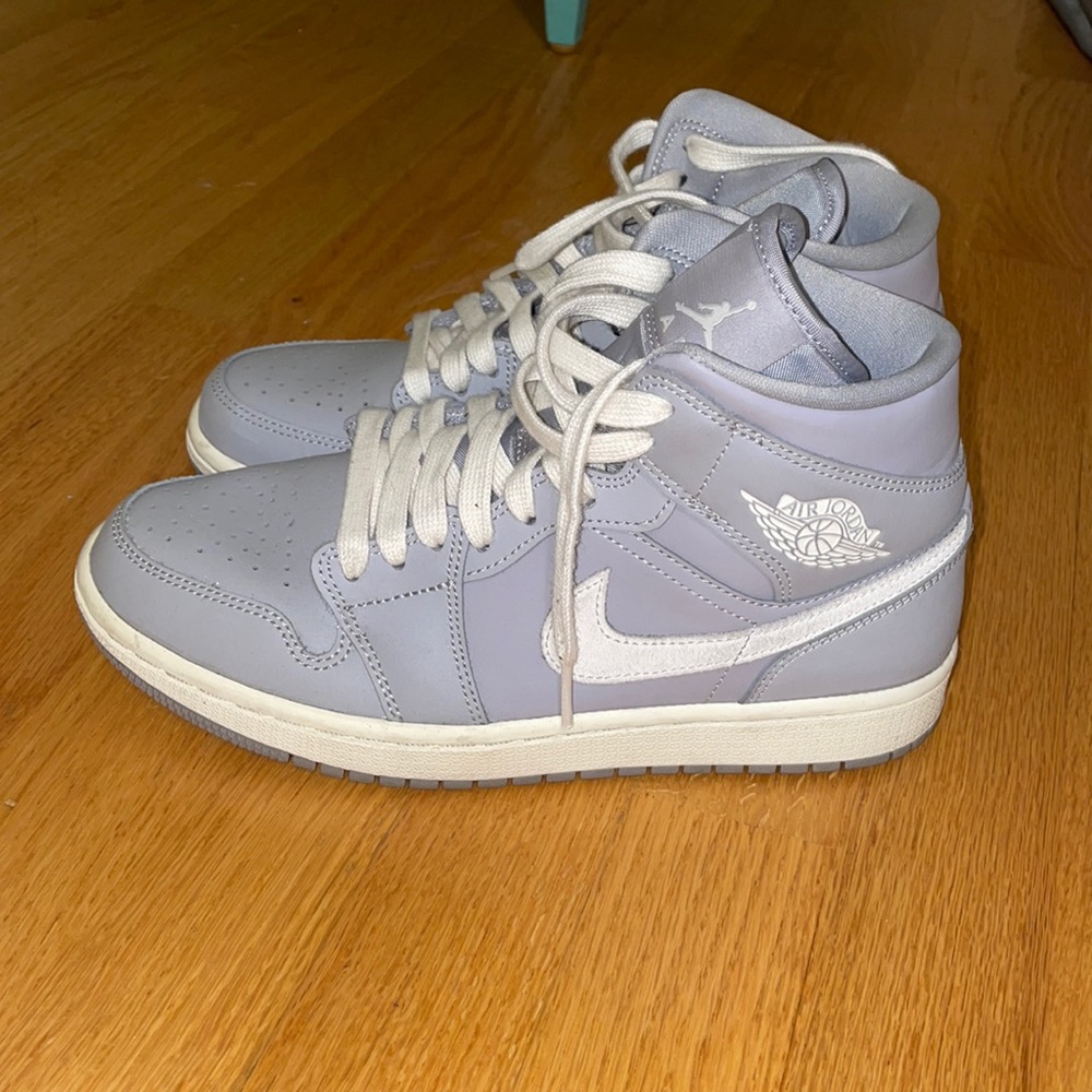 Lavender Jordan 1 mids